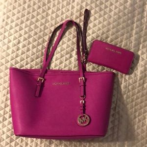 Pink leather Michael Kors bag + wristlet
